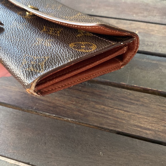 Authentic Louis Vuitton Sarah Wallet with unbranded gold chain included - Picture 9 of 14